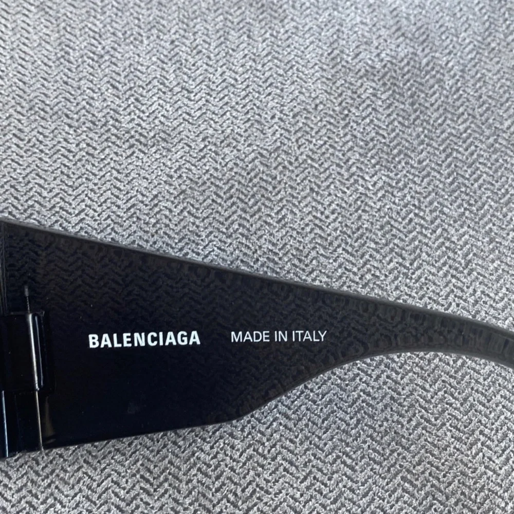 Balenciaga Mask Butterfly Sunglasses - Picture 3 of 14